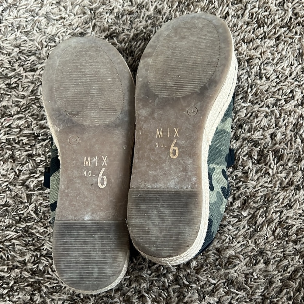 Women’s size 8 camo shoes - Picture 5 of 5
